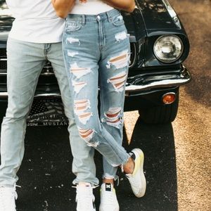 American eagle mom jeans